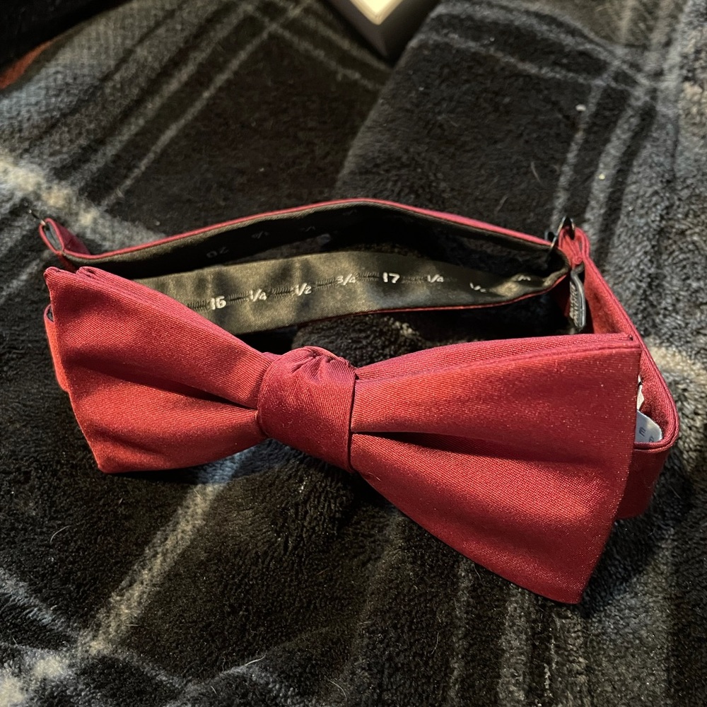 Perry Ellis Bow Tie